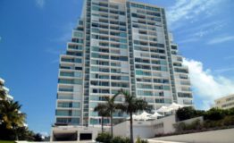 Departamento en venta Emerald Cancun zona hotelera fachada