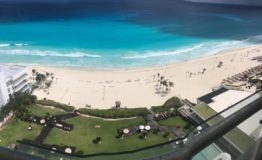 Departamento en venta Emerald Cancun zona hotelera vista 3
