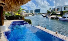 Casa-en-venta-puerto-cancun-canales-alberca