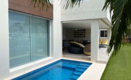 Casa en venta Isla Dorada Cancún alberca