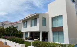 Casa en venta Isla Dorada Cancún fachada posterior